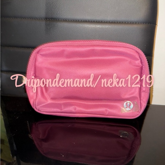 Lululemon Everywhere Belt Bag 1L Wordmark- Washed Mauve/Sakura Pink/White - Picture 3 of 9